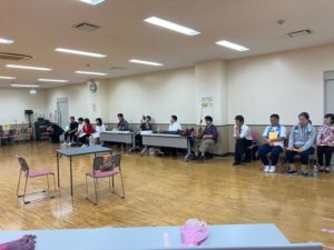 スタッフさんや見学の方もいらっしゃるなか、通し稽古が始まります