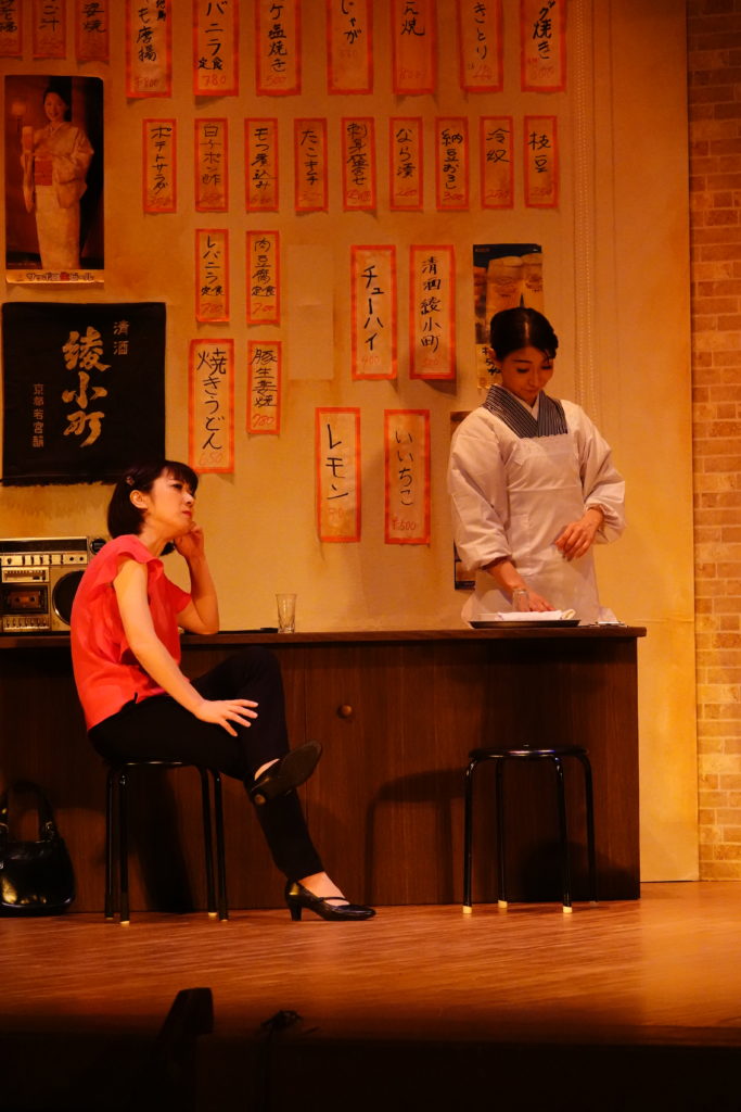 あきれ顔の惠津と照代