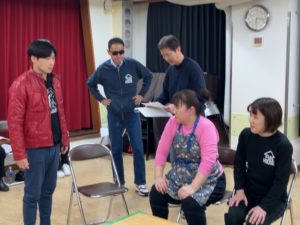 櫻井くん、小路さん、あざみさん、美佳ちゃん。演出する団長