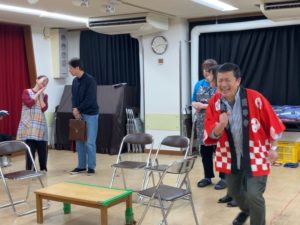 うっとりした表情のゆみさん、団長、楽しそうな堀越さん