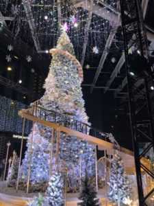 ライトアップされたクリスマスツリー