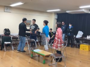 演出をつける団長