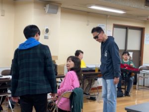 櫻井くん、小路さん、みっちゃん 演奏のアマティ－とカブちゃんはスタンバイ中。