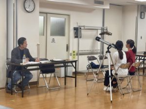 演出席の団長。ふみかちゃん、千秋ちゃん。