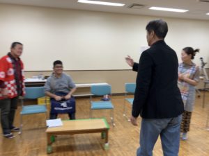 伸ちゃんの動きに演出をつける団長