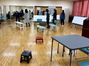 稽古前、皆で準備中