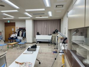 仮のセットを組んだけいこ場全景