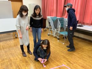 稽古前。バミリ中