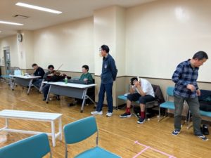 通し稽古開始前。それぞれが準備中