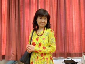 カメラに向かって笑顔のみっちゃん。