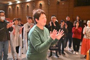 成功祈願。祝詞をあげるアマティー。