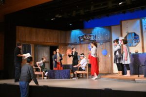 場当たり。確認中の高橋さん、団長。