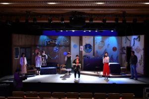 場当たり。ブルー系の照明が素敵。