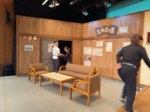 立ち位置、デハケの確認中。 イクシー、あやみさん、あざみさん。