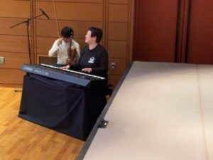 音合わせをしているアマティー、カブちゃん。