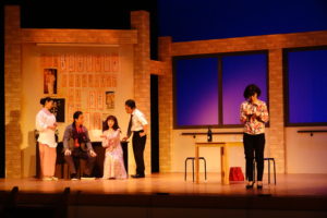 舞台写真　居酒屋門出　惠津・源さん・ゆかり・田代主任・照代