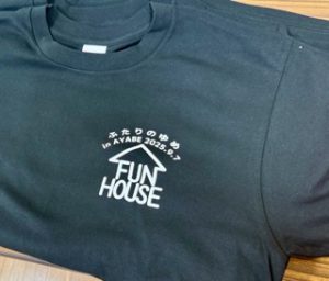 Tシャツの胸ロゴデザインアップ